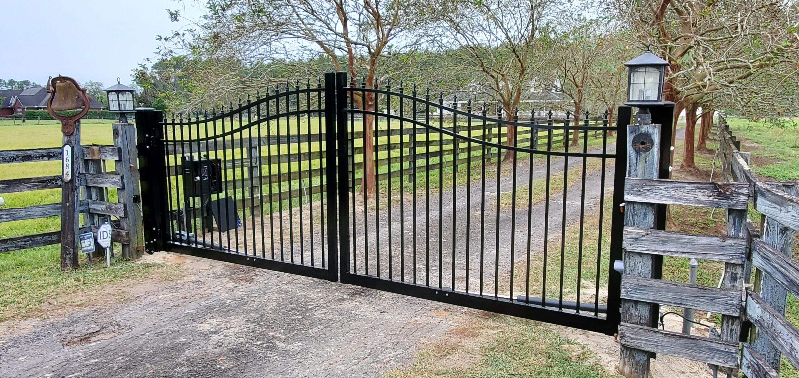 Aluminum gate and fence installation in Marion County Florida Aluminum gate and fence installation in Marion County Florida