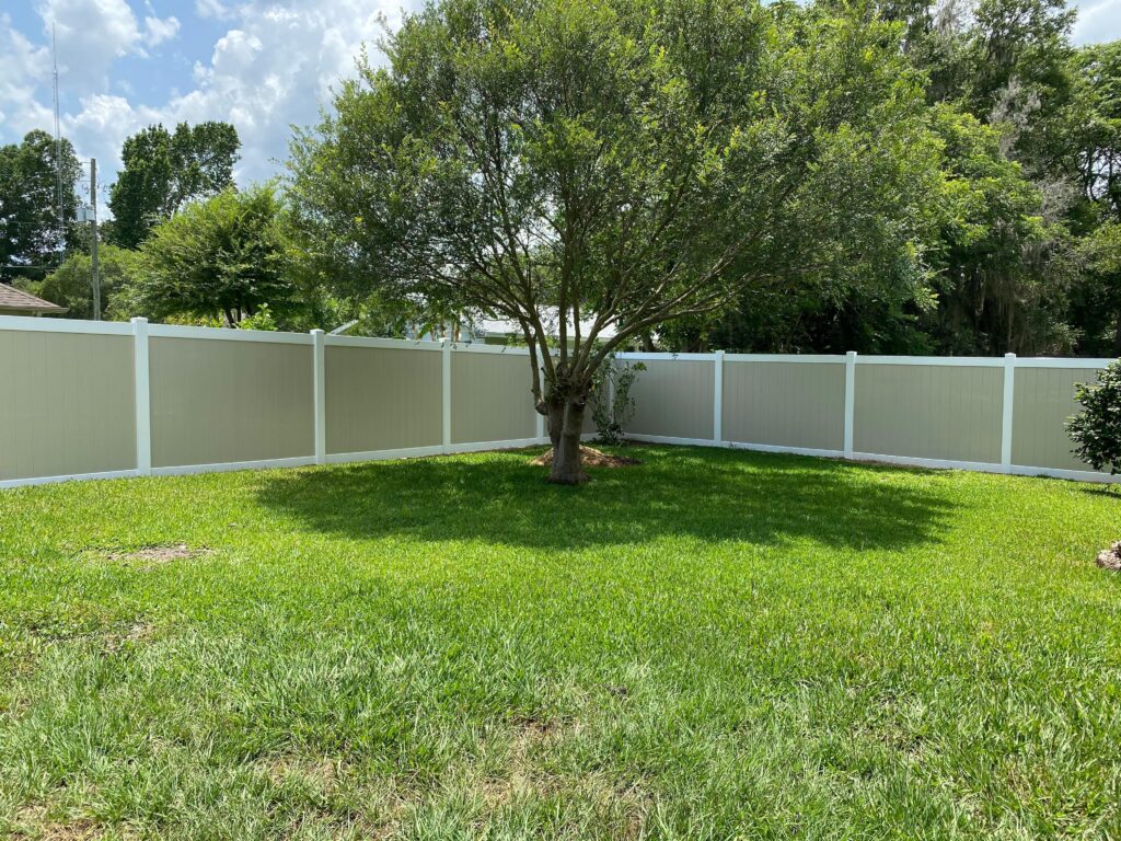 Bi Color Vinyl Fencing installed in citrus springs florida