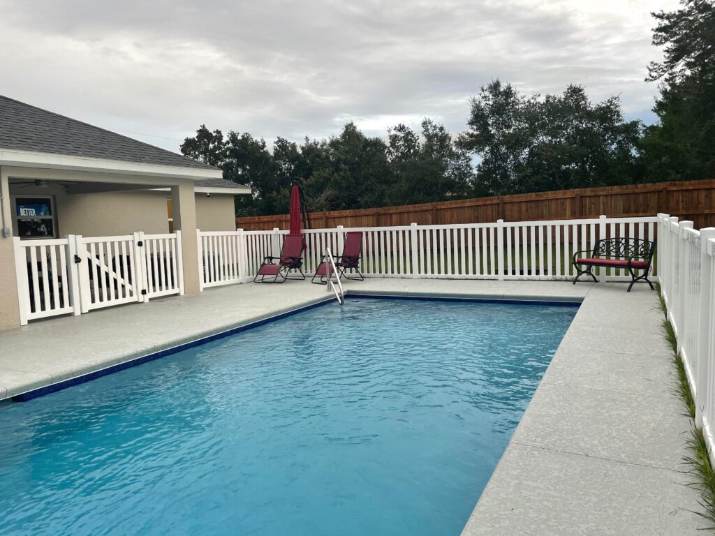 vinyl picket pool fencing